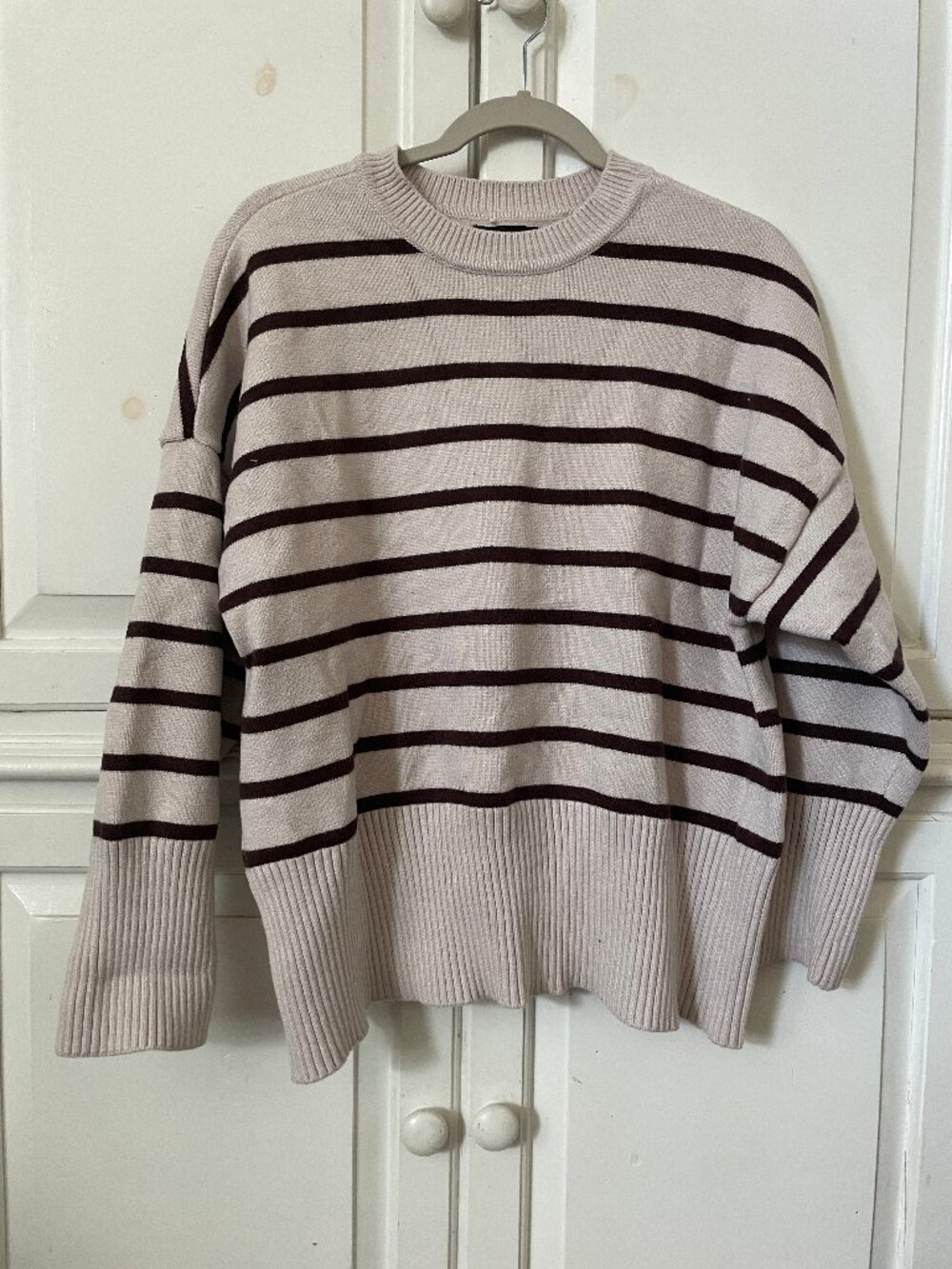 Kendall & Kylie women's tan striped long sleeve knit crew neck sweater size XS/S